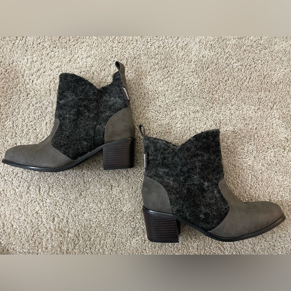 Muk Luks wool blend upper western booties size 8 block heel boho fall
